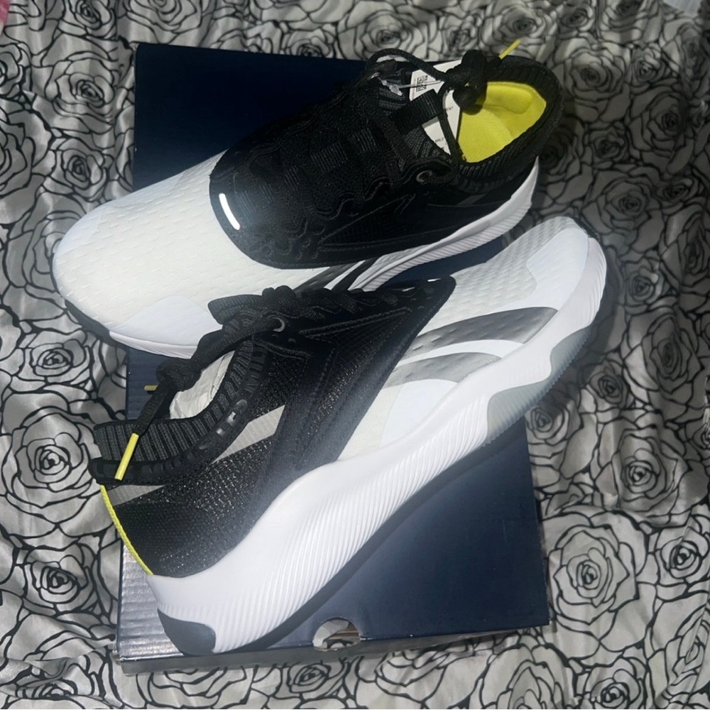 New running Reebok shoes - Picture 2 of 2